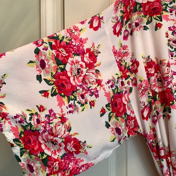Short Floral Satin Robe Kimono Sleeve Bathrobe Wrap - Picture 4 of 8